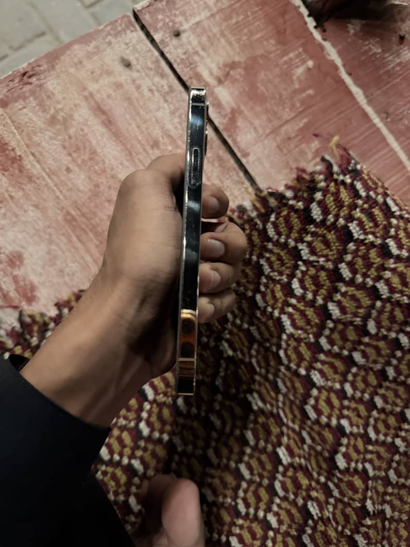 Apple iPhone 12 Pro 3
