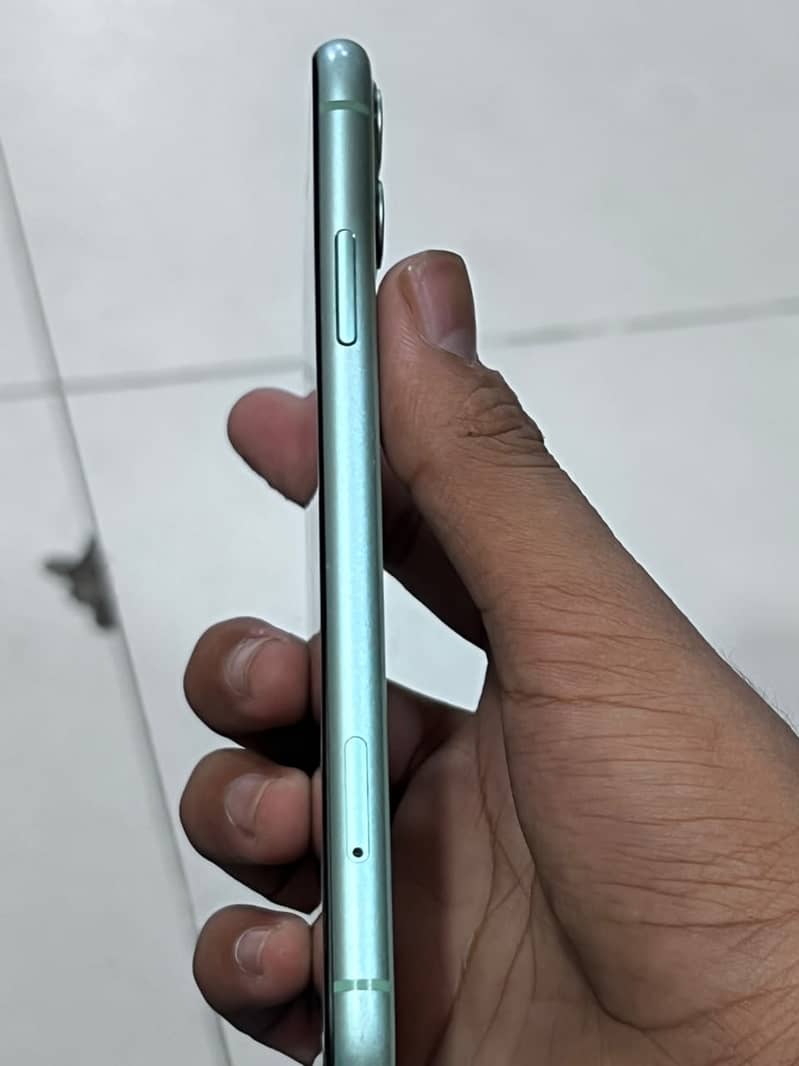 Apple iPhone 11 3