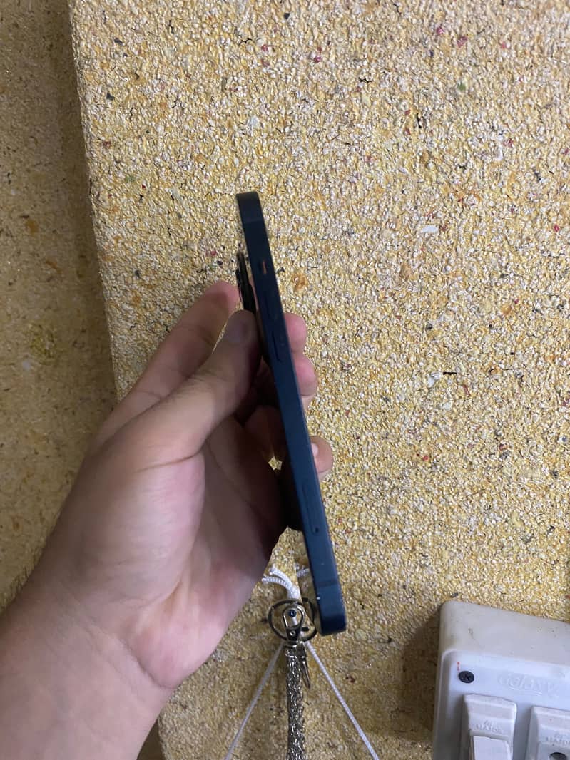 Apple iPhone 13 7
