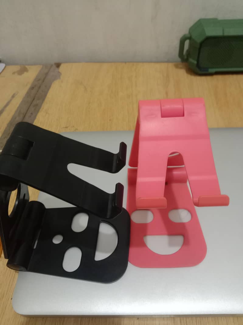 table phone stand 2