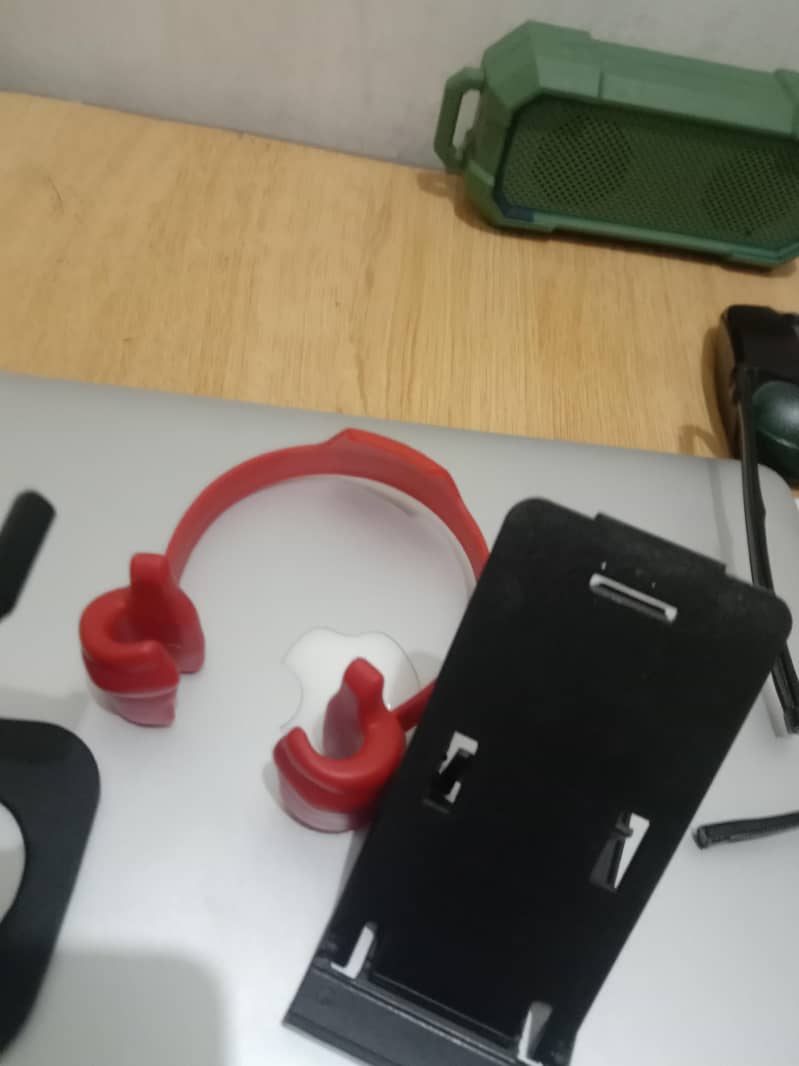table phone stand 3