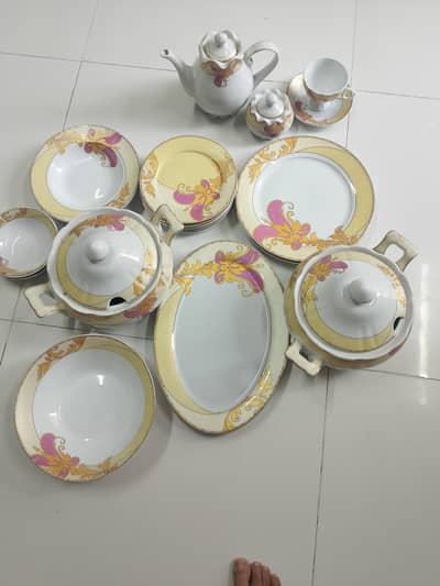 Diner set for urgent sale