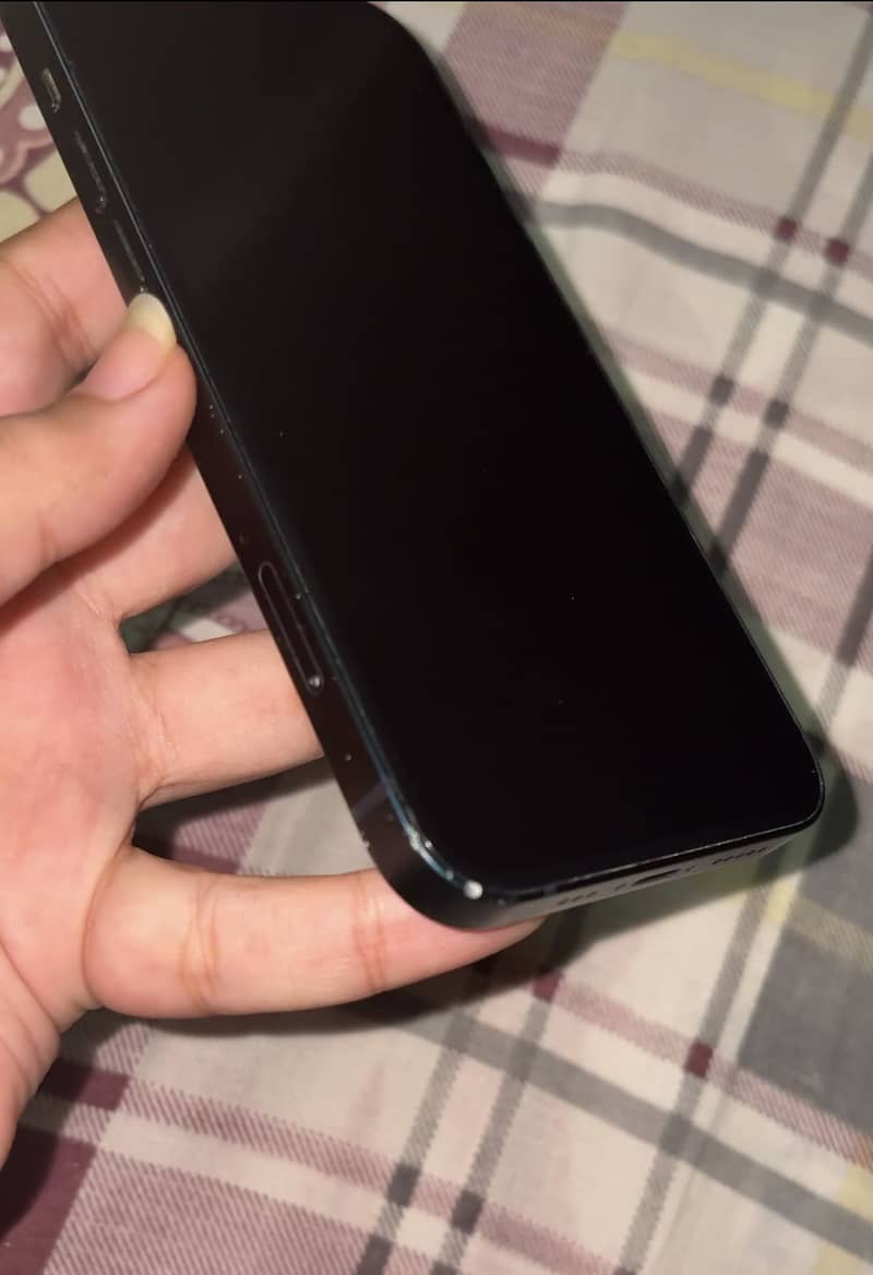 Apple iPhone 13 9