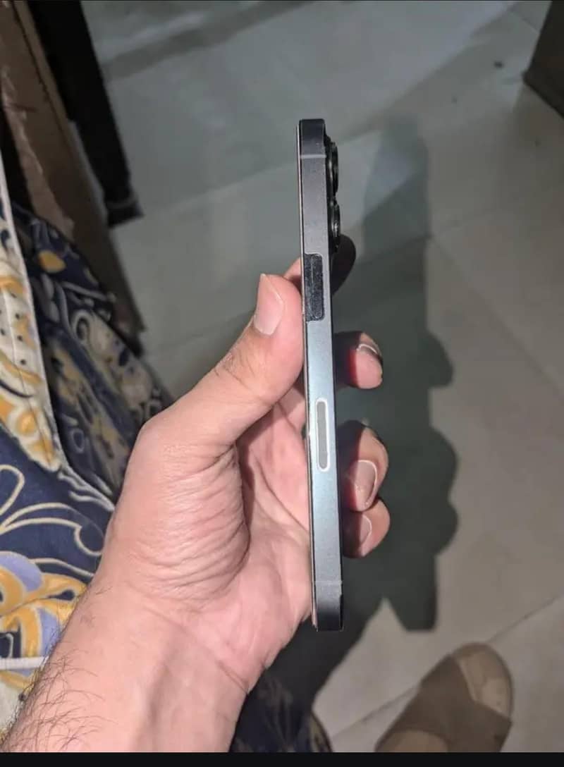 Apple iPhone 13 Pro 2