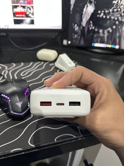 Bluks power bank 20000mAh fast charging support slightly used
