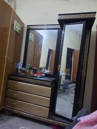 showcase nd revolving mirror