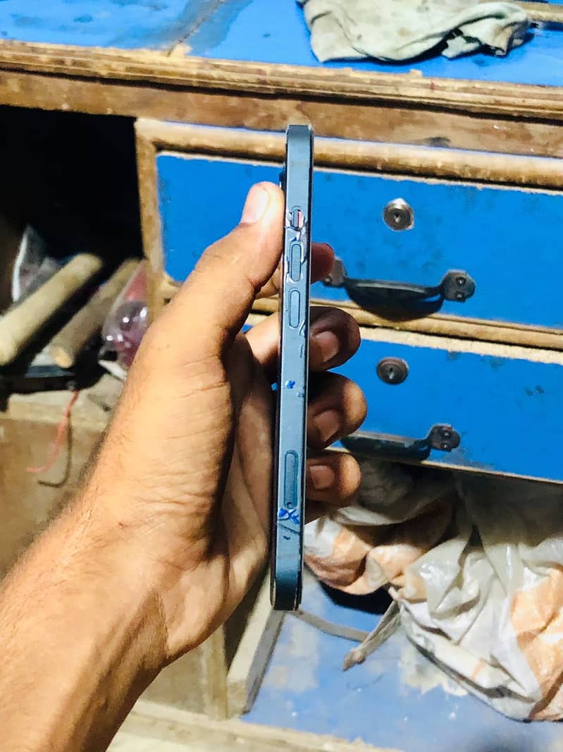 Apple iPhone 13 4