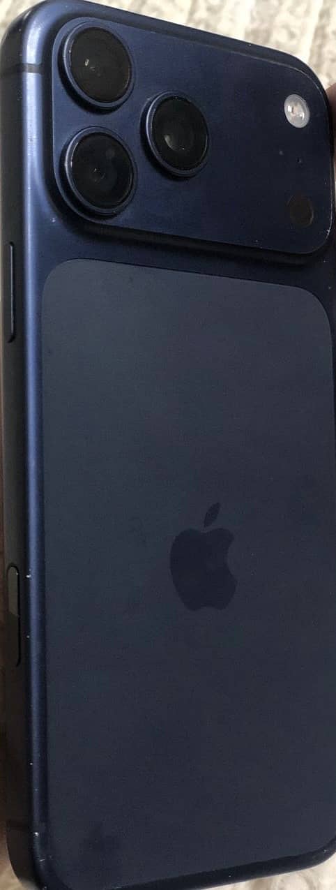 Apple iPhone 17 Pro Max 3