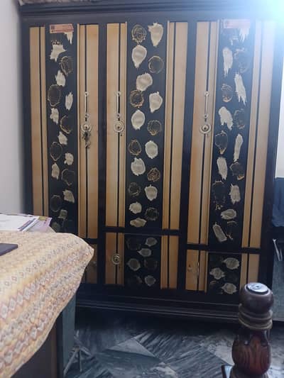 Tripple door saef Almari