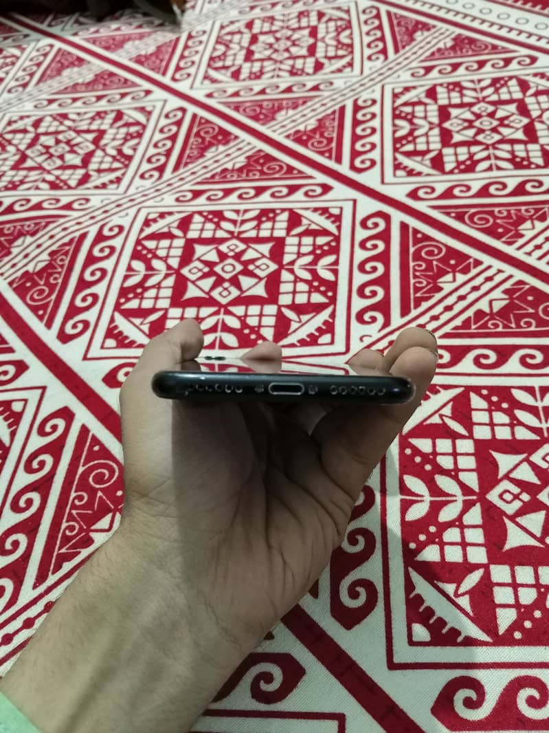 Apple iPhone 7 3