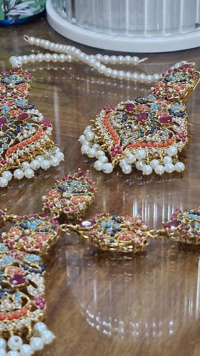 Mehndi jewelry set' Earrings n matha patti| worn once.