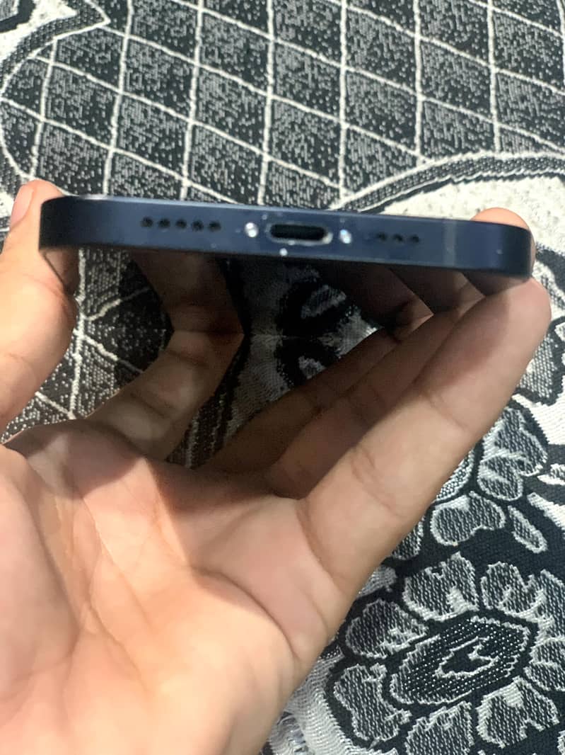 Apple iPhone 12 2