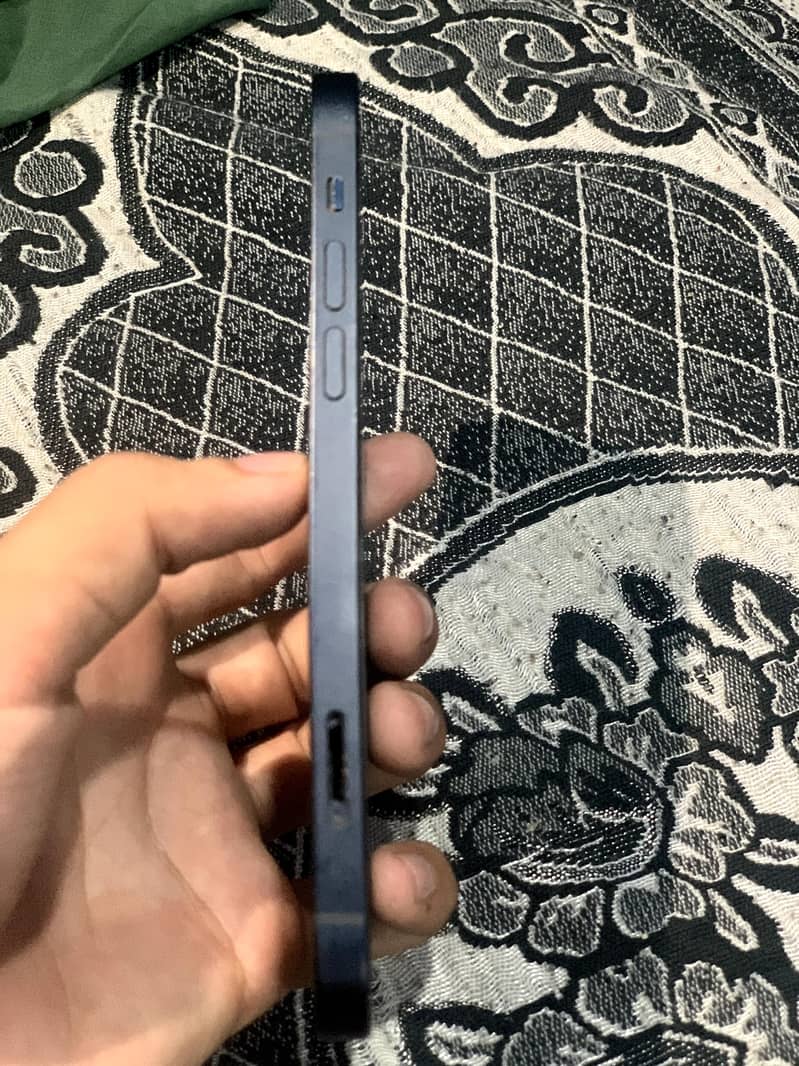 Apple iPhone 12 3