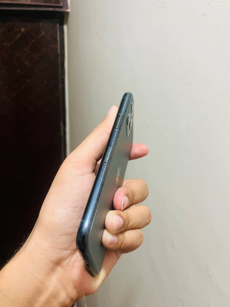 Apple iPhone 11 Pro 4