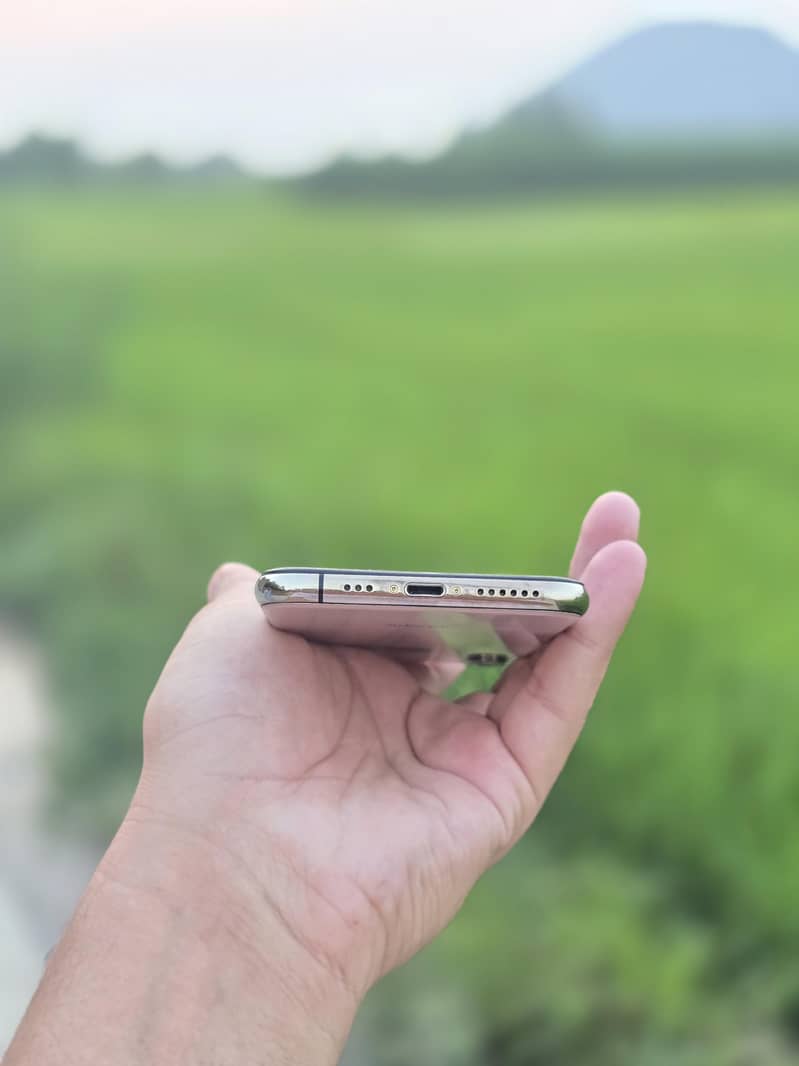 Apple iPhone XS 3