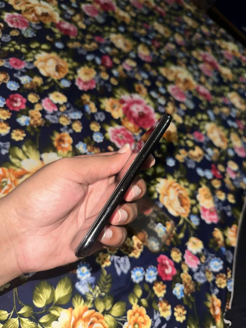 Apple iPhone 11 Pro 4