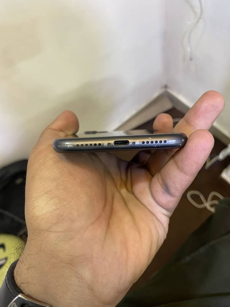 Apple iPhone 11 5