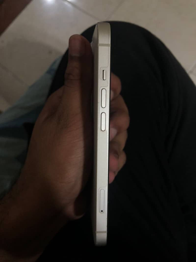 Apple iPhone 13 2