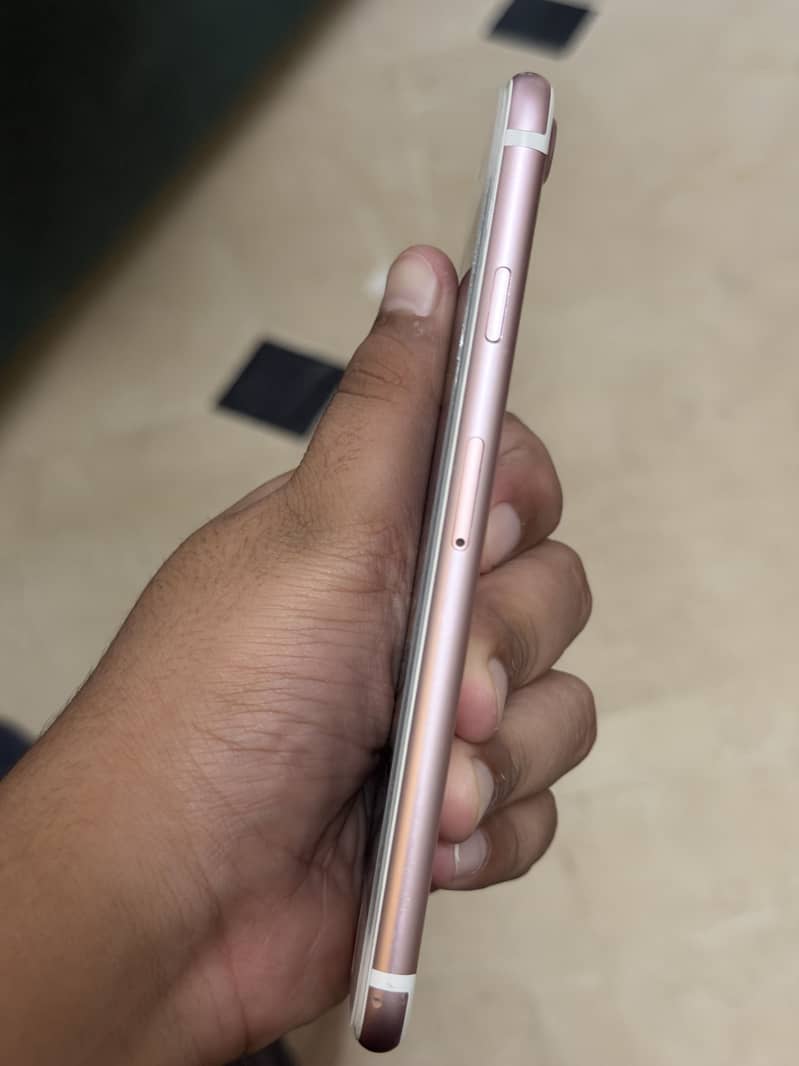 Apple iPhone 7 2