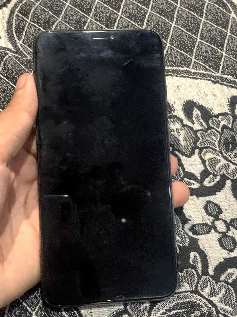 Apple iPhone XS Max 1
