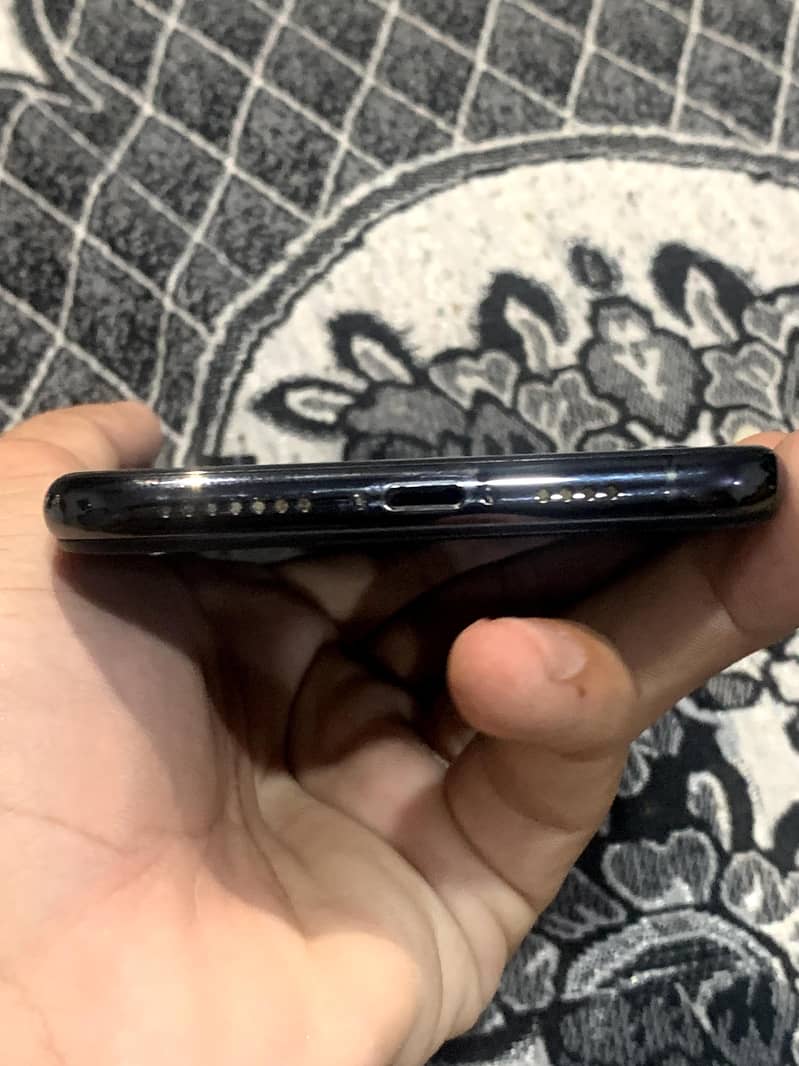 Apple iPhone XS Max 3