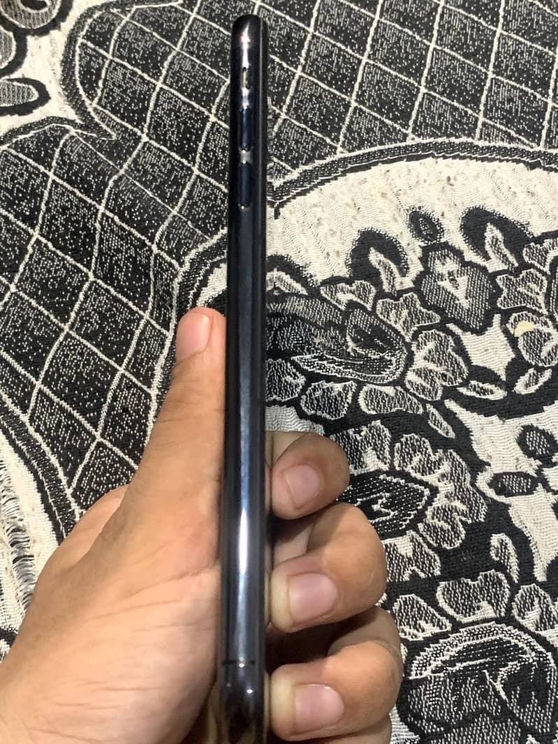 Apple iPhone XS Max 6