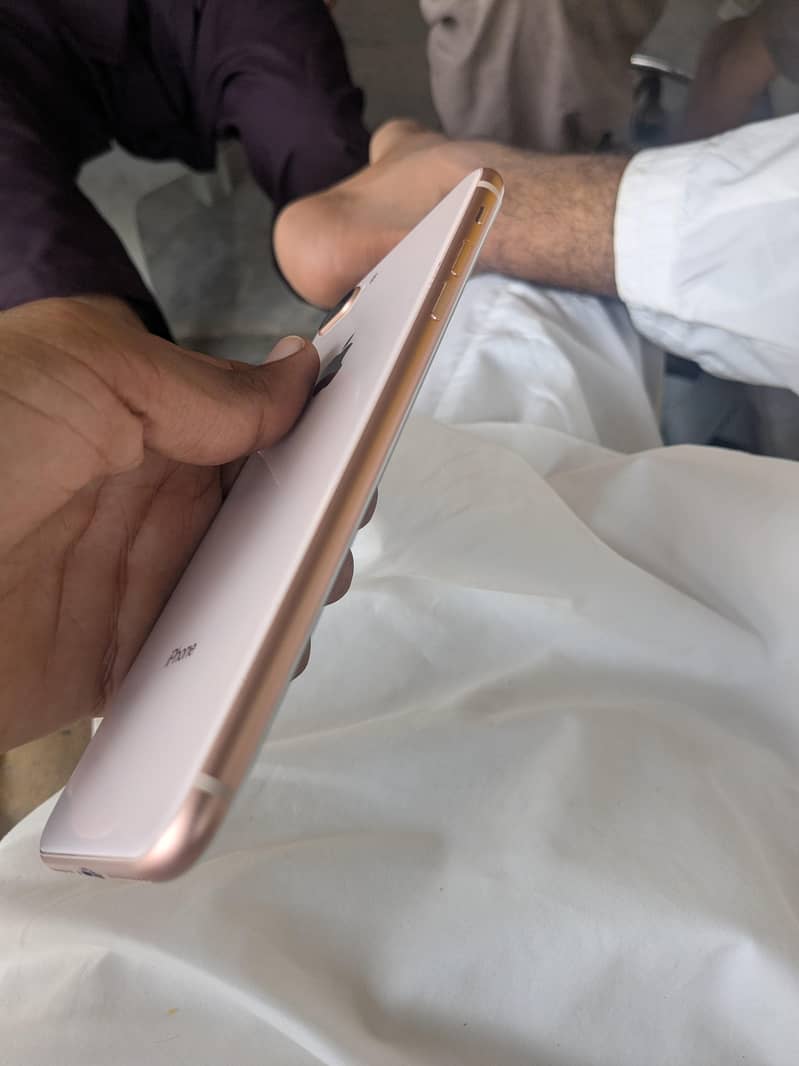 Apple iPhone 8 Plus 1