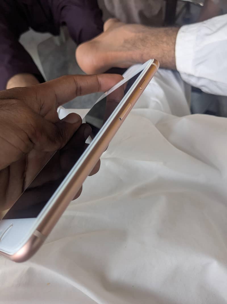 Apple iPhone 8 Plus 2