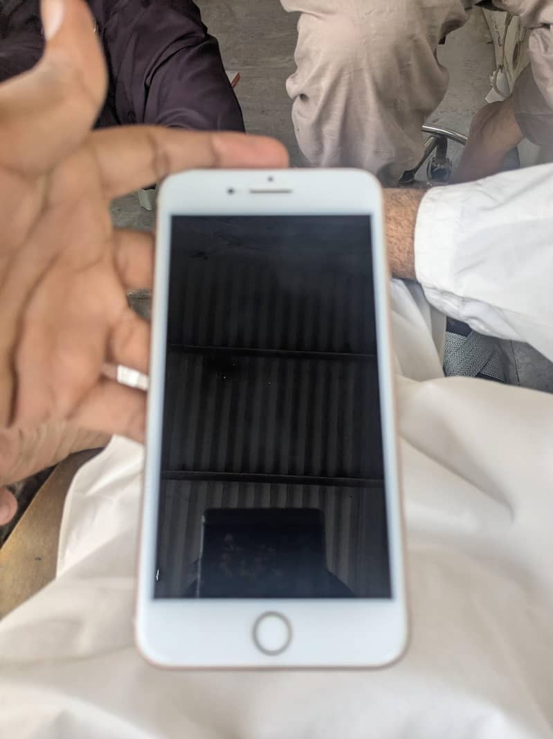 Apple iPhone 8 Plus 5