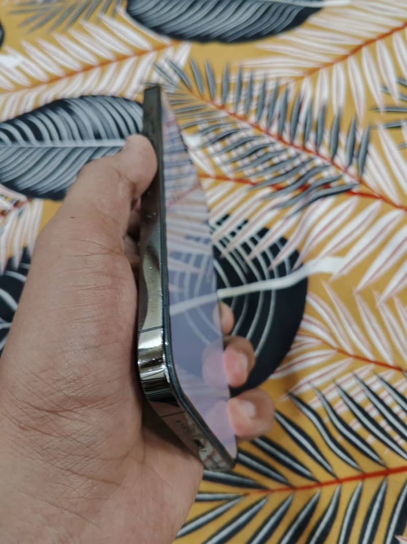 Apple iPhone 13 Pro Max 8