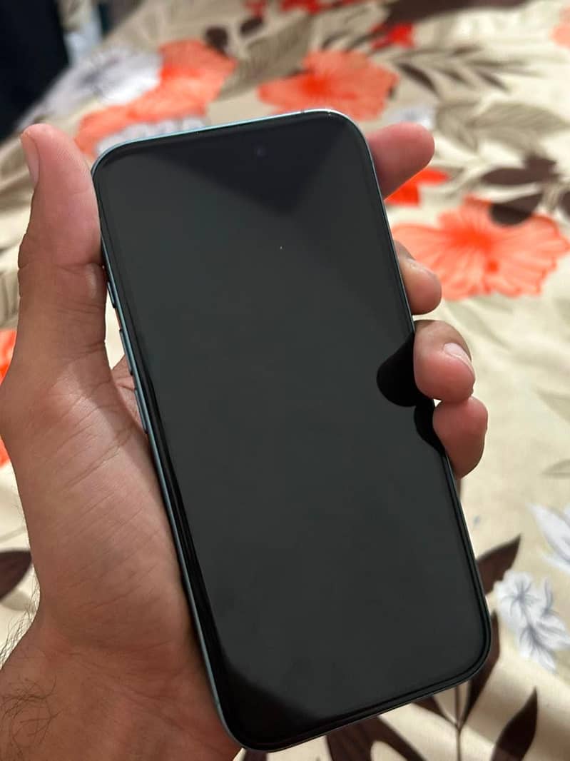 Apple iPhone 16 0