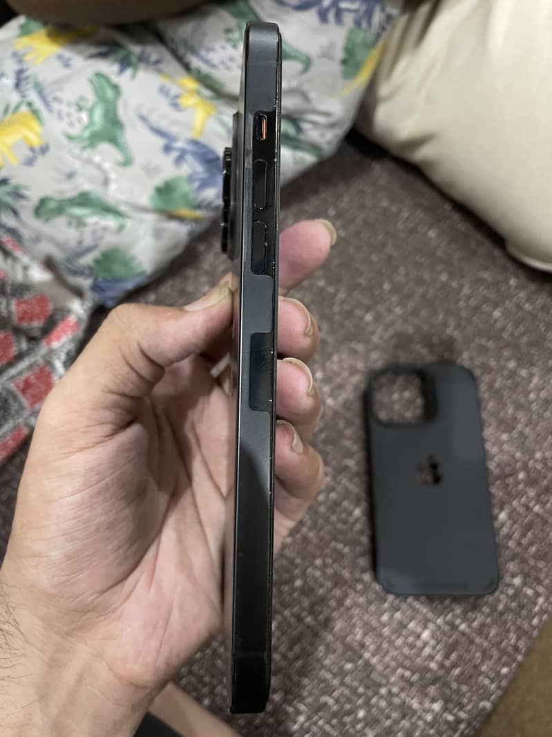 Apple iPhone 14 Pro Max 1