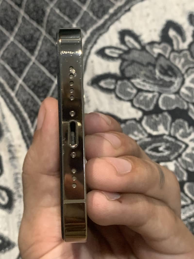 Apple iPhone 12 Pro 1
