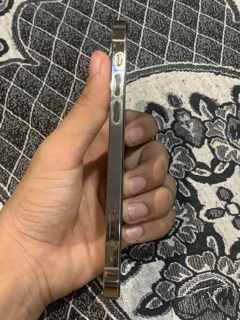 Apple iPhone 12 Pro 3