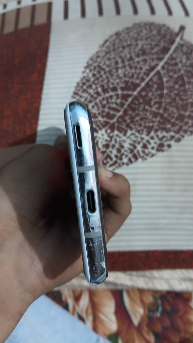 Sharp Aquos R2 3