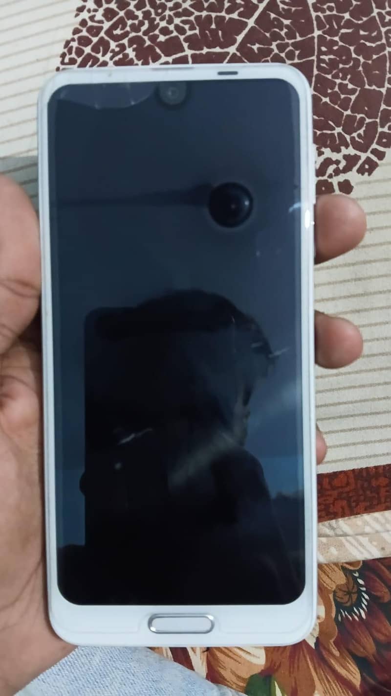 Sharp Aquos R2 4