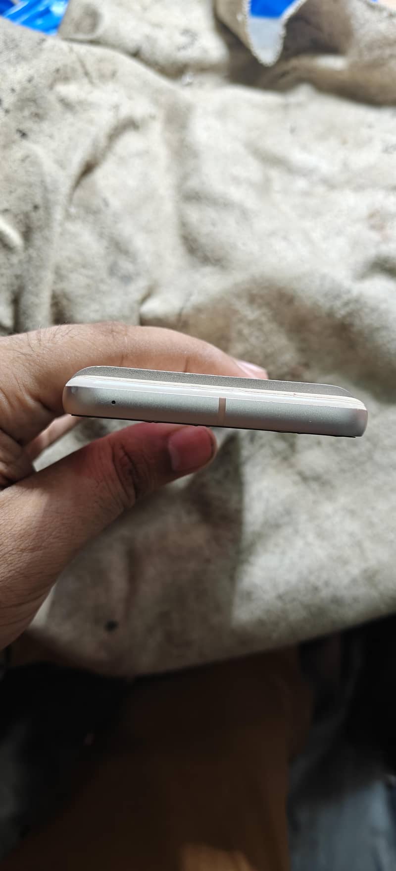 Google Pixel 8 4