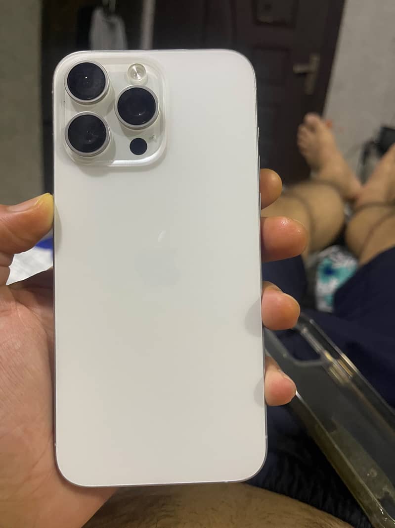 Apple iPhone 15 Pro Max 0