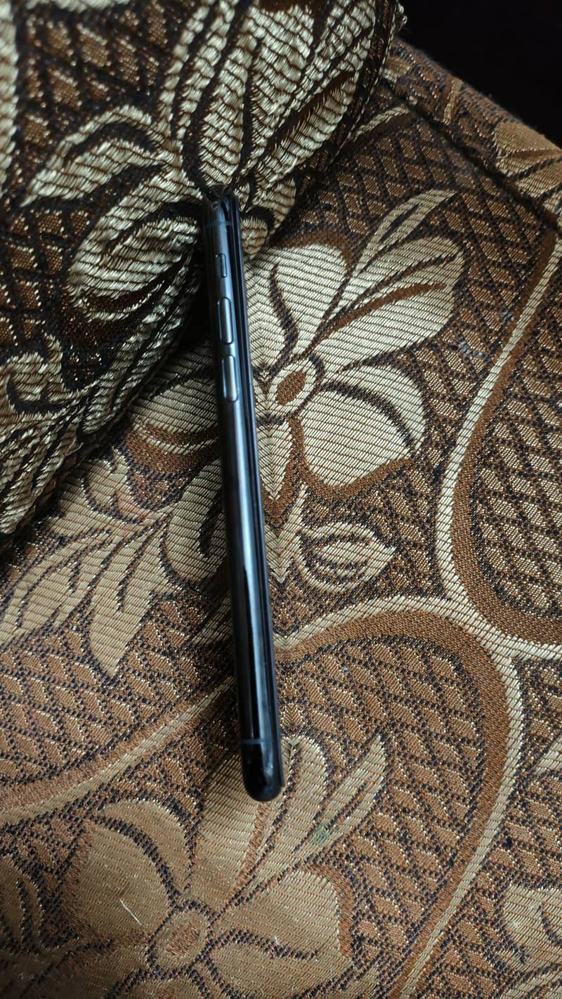 Apple iPhone 11 Pro 2