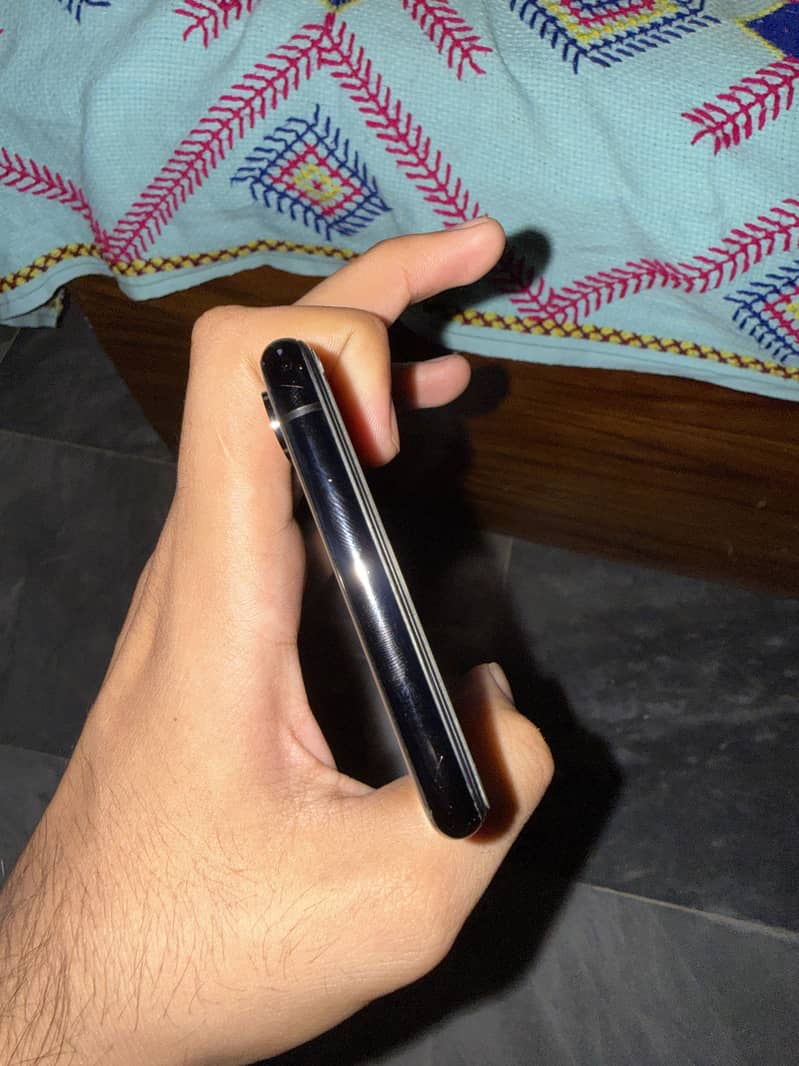 Apple iPhone XS Max 1