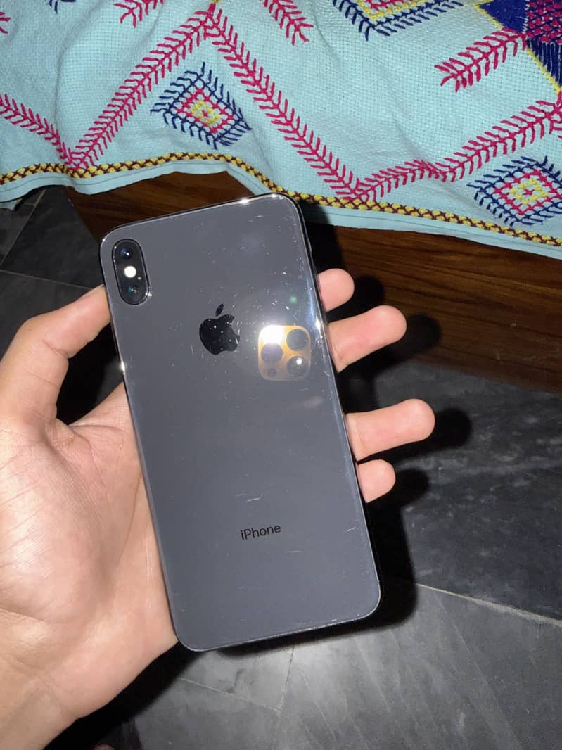 Apple iPhone XS Max 3