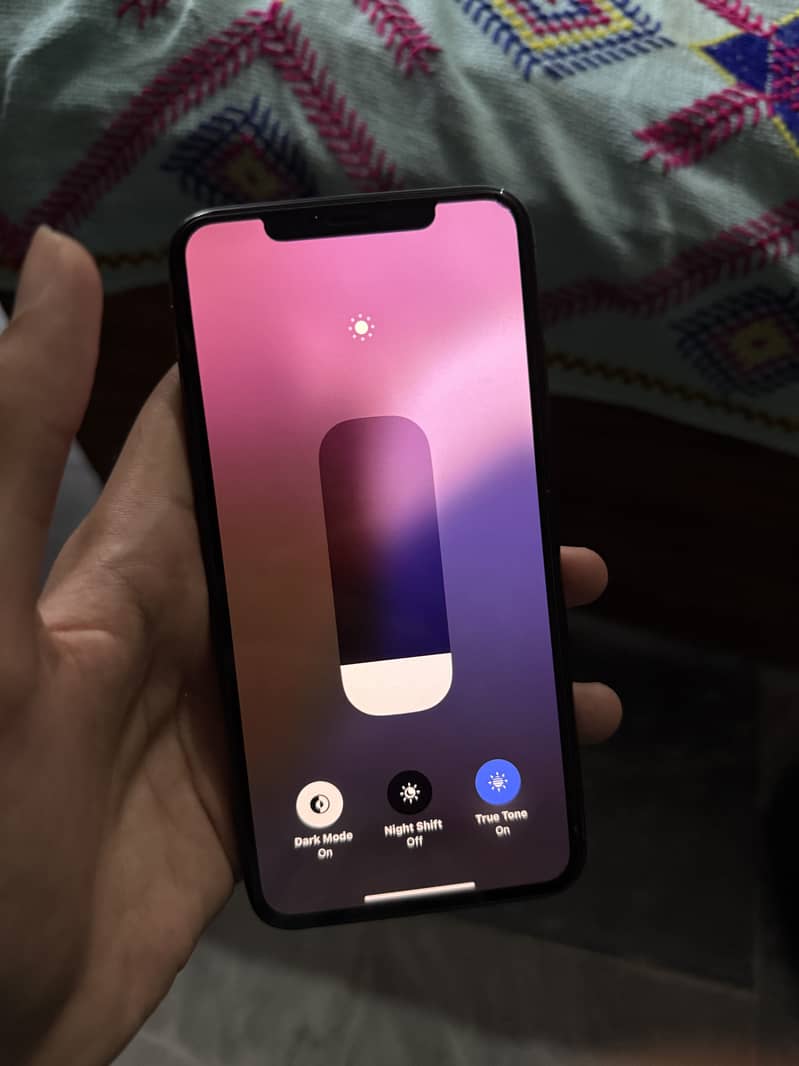 Apple iPhone XS Max 4