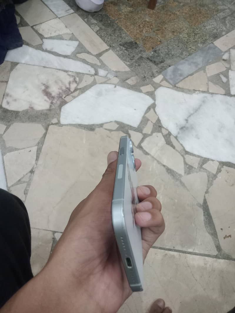 Apple iPhone 15 2