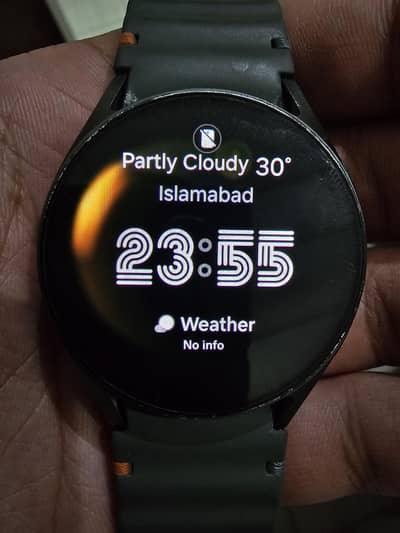 Samsung watch 7 40mm (with original charger and box) France variant