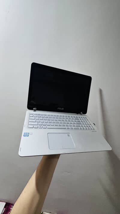 Asus Q504U Gaming Laptop