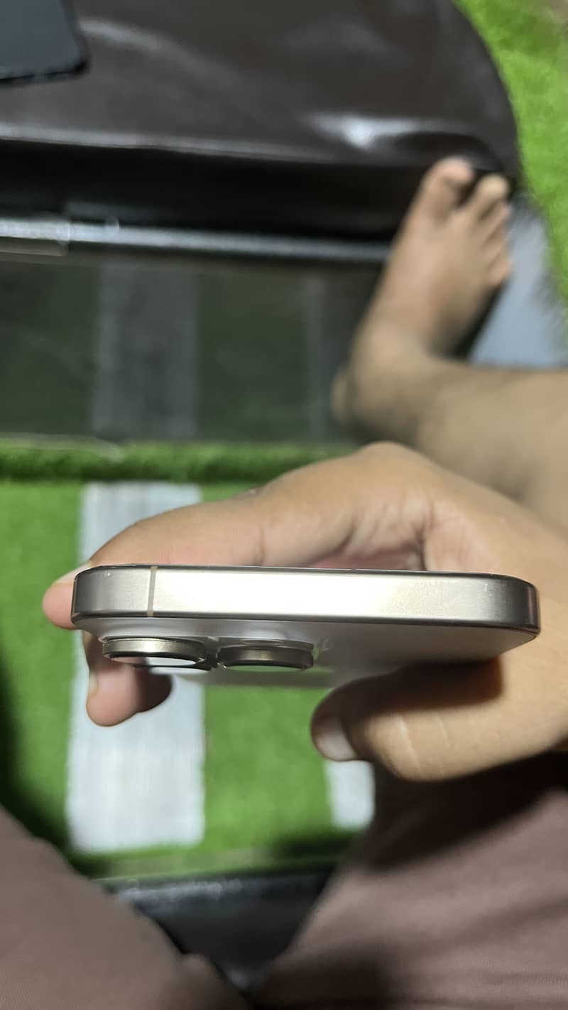 Apple iPhone 16 Pro Max 1