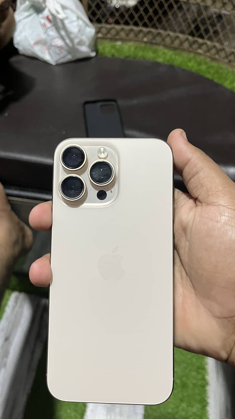 Apple iPhone 16 Pro Max 4