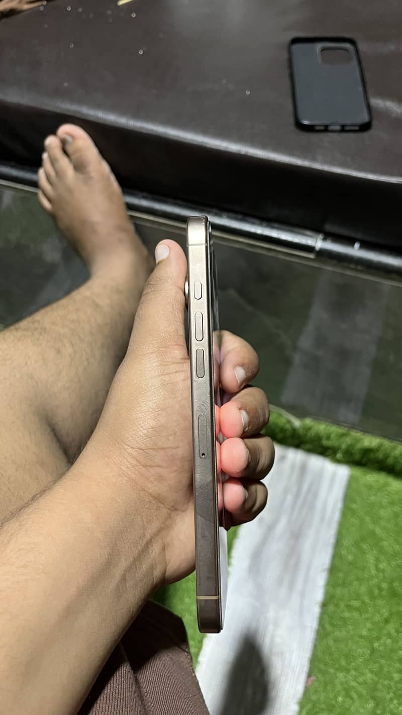 Apple iPhone 16 Pro Max 5