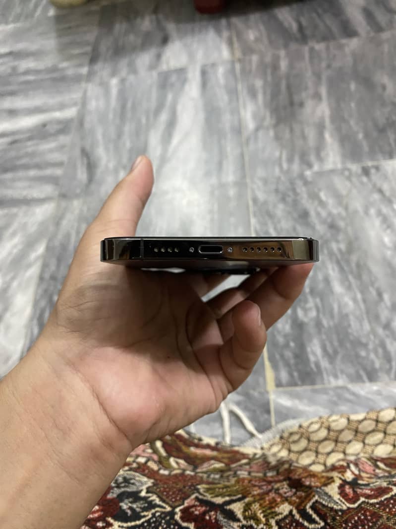 Apple iPhone 13 Pro Max 4