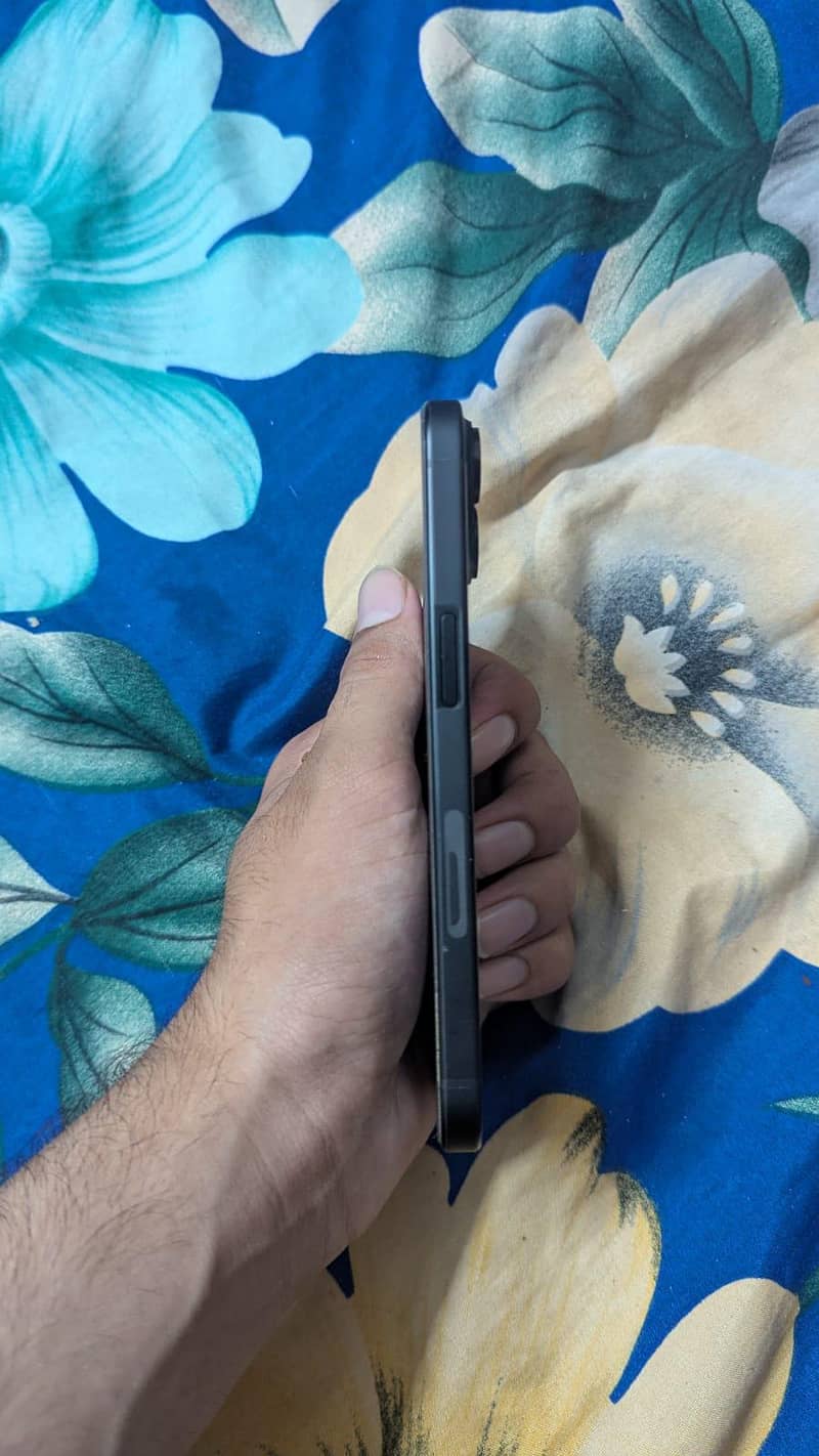 Apple iPhone 15 4